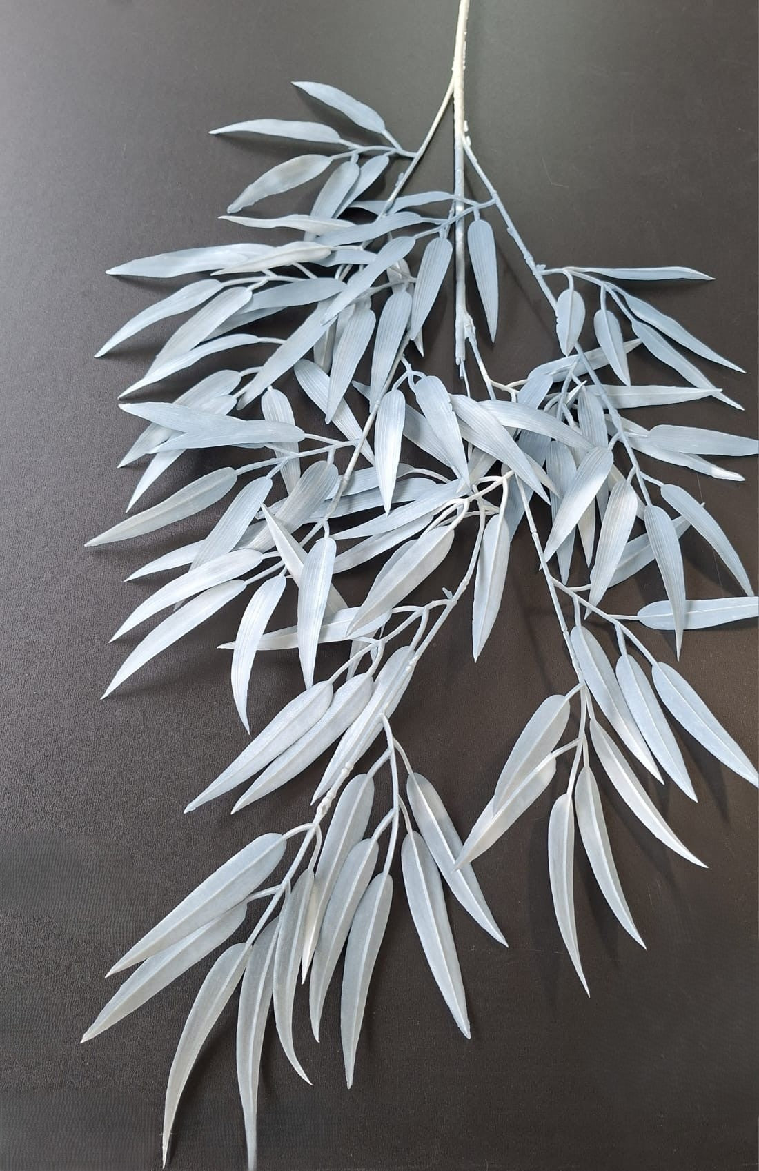 Frunze Decorative Artificiale 100cm Gri Deschis – Ramură Elegantă Tip Eucalipt